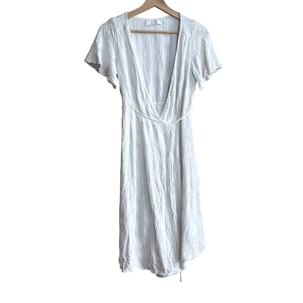 ASTR the label white‎ embroidered wrap dress midi women's S rayon STAINS